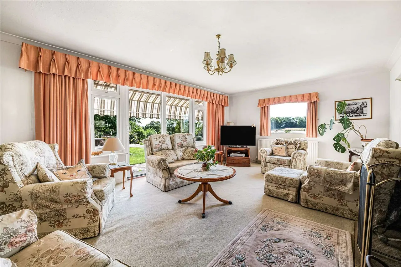 Newpound, Wisborough Green, Billingshurst, West Sussex, RH14 0AX, photo 4