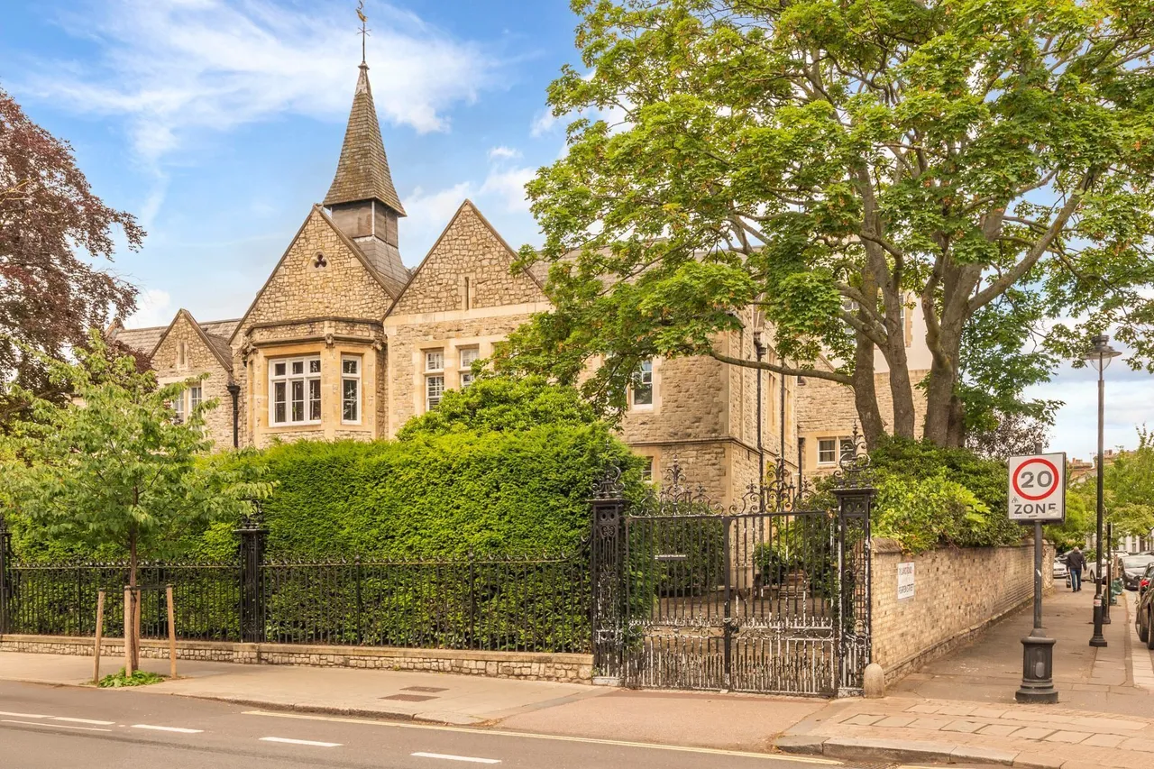 2 bed flat for sale, Prince of Wales Road, London, NW5