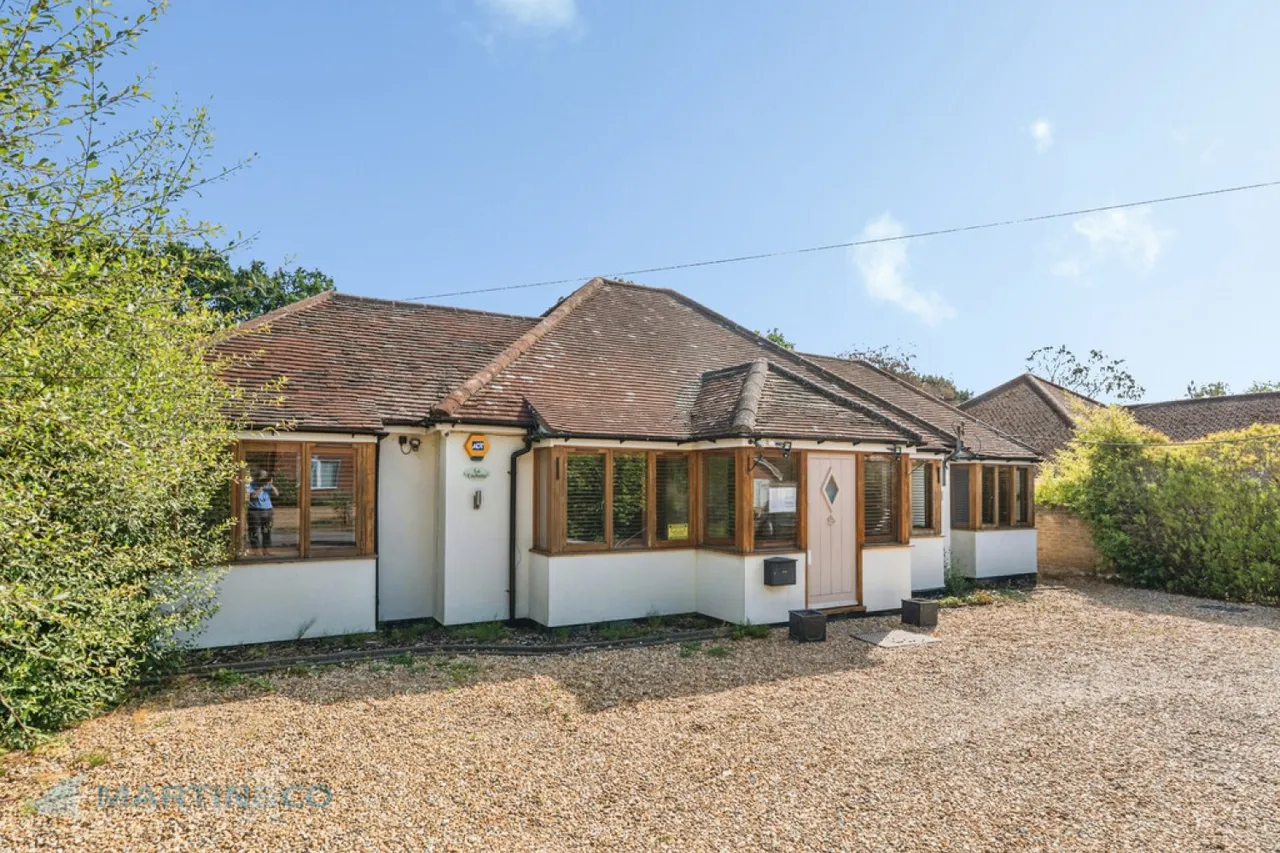 4 bed house for sale, West End, Woking, GU24