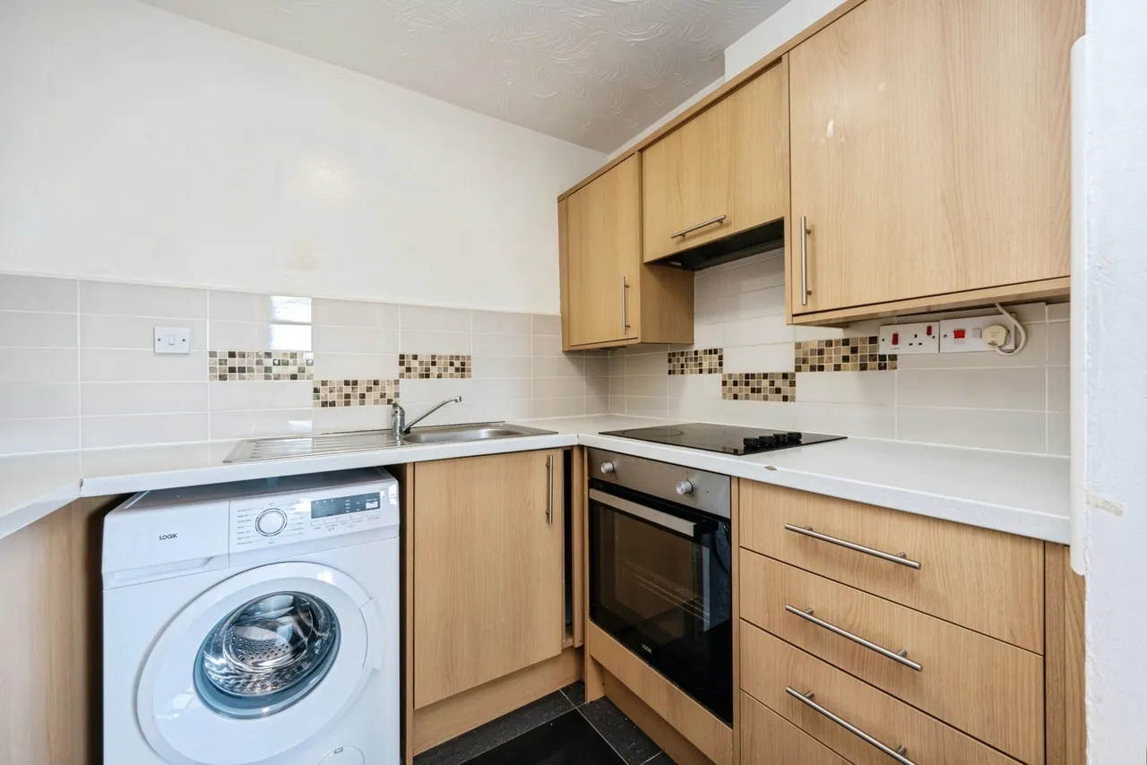 Redwood Grove, Bedford, Bedfordshire, MK42, photo 10