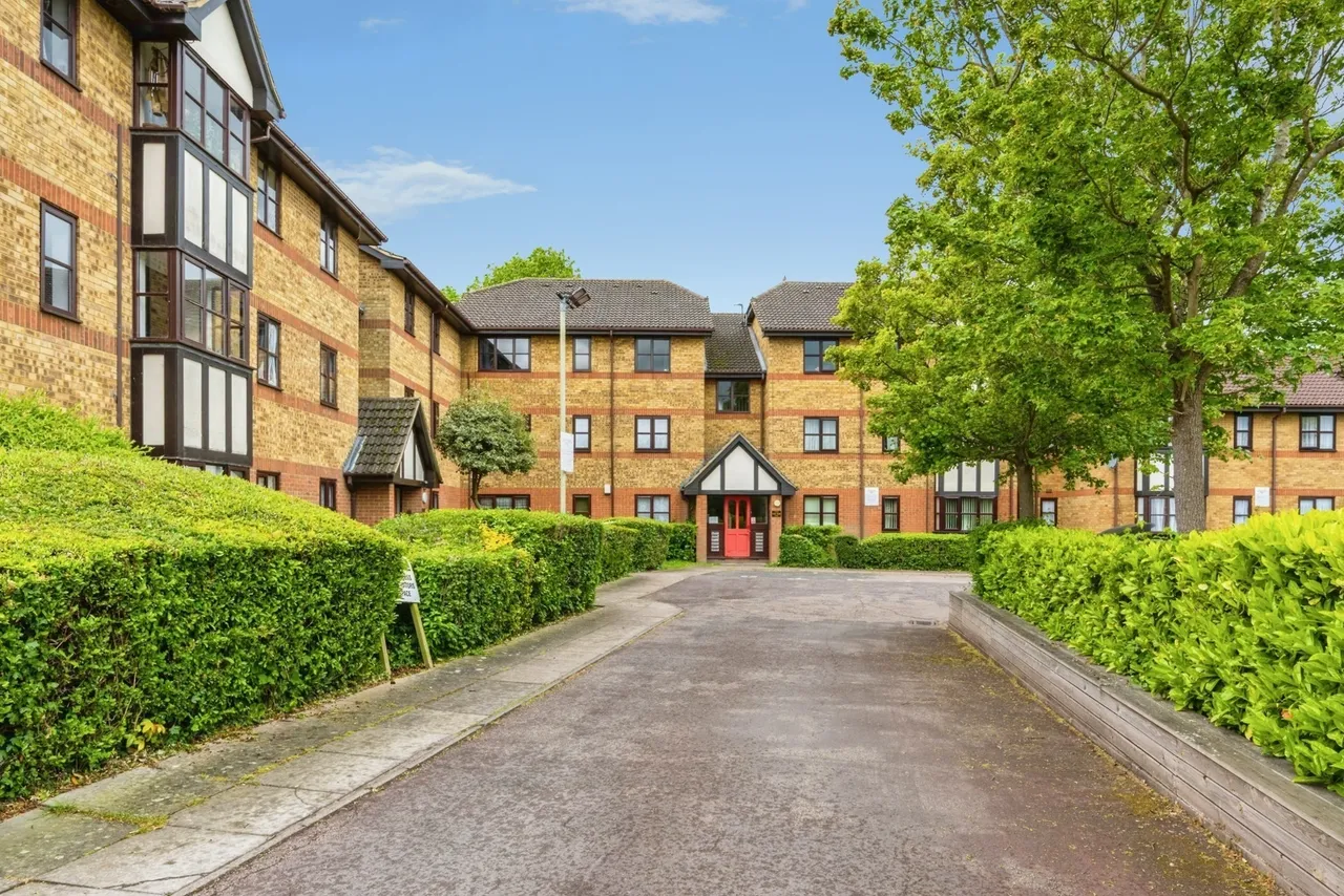Redwood Grove, Bedford, Bedfordshire, MK42, photo 13