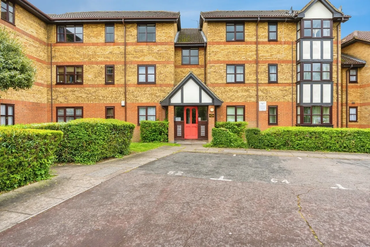 2 bed flat for sale — Redwood Grove, Bedford, Bedfordshire, MK42