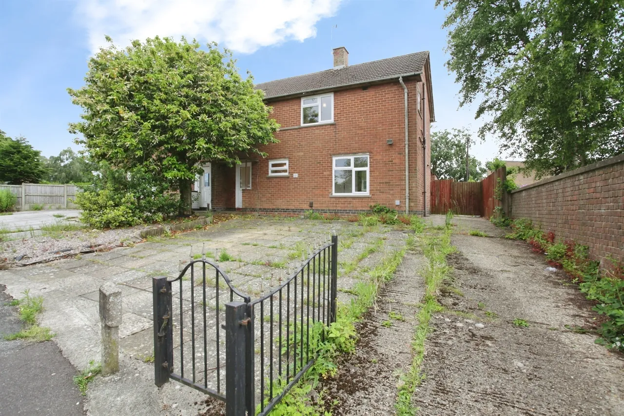 3 bed house for sale — Lawford Lane, Rugby