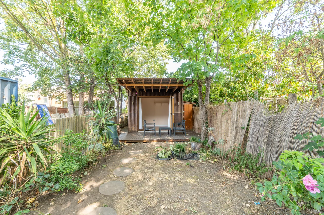 95a Fortune Gate Road, London, photo 8