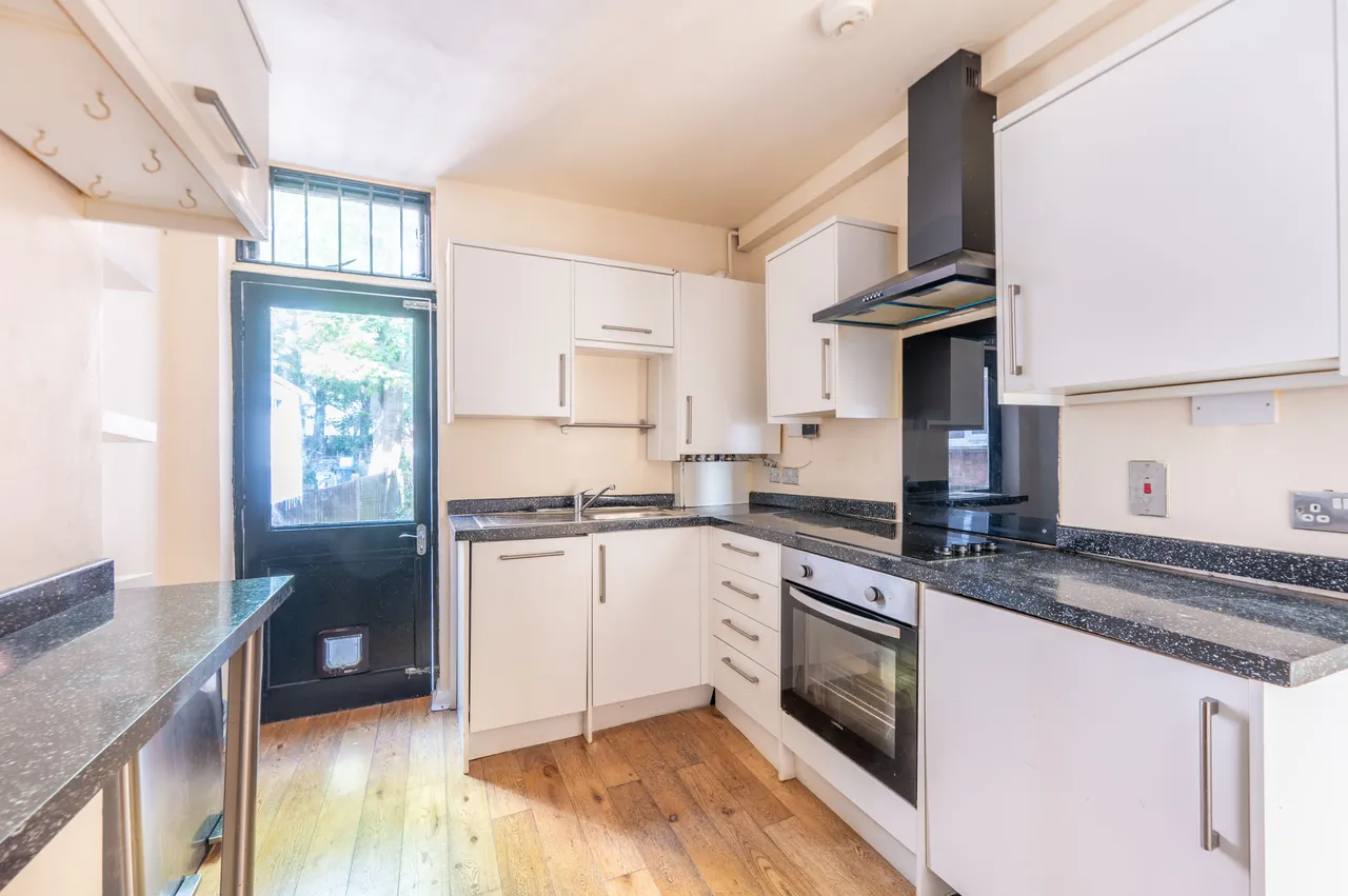 95a Fortune Gate Road, London, photo 9