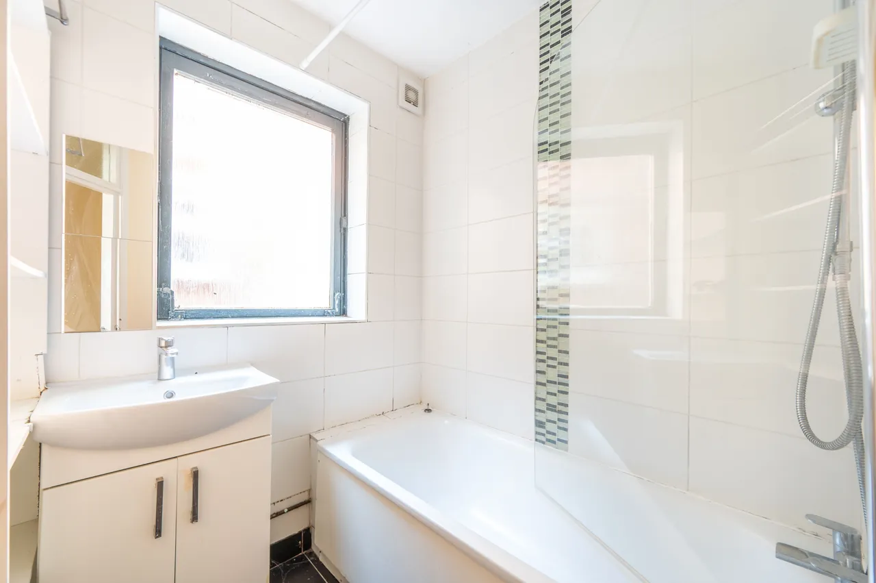 95a Fortune Gate Road, London, photo 6