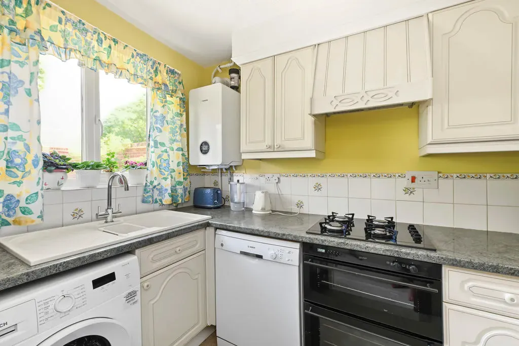 Oak View, Bovingdon, Hemel Hempstead, Hertfordshire, HP3 0GF, photo 2