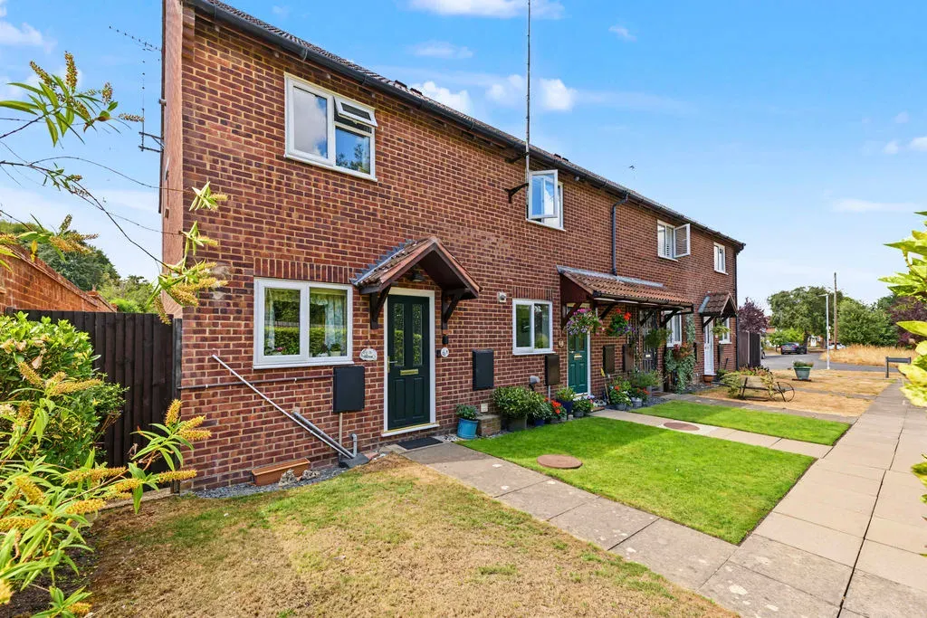 2 bed property for sale — Oak View, Bovingdon, Hemel Hempstead, Hertfordshire, HP3 0GF