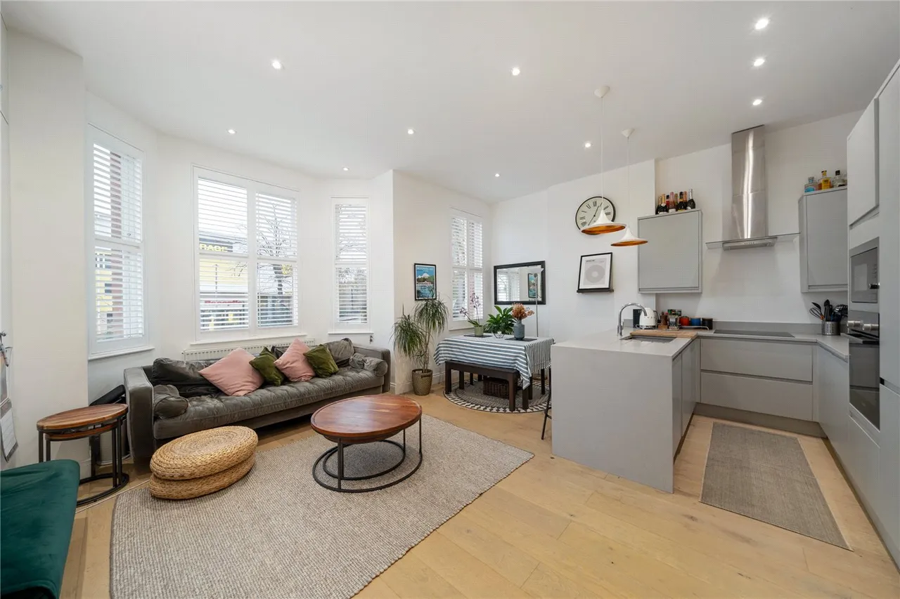 2 bed flat for sale — Knights Hill, West Norwood, London, SE27