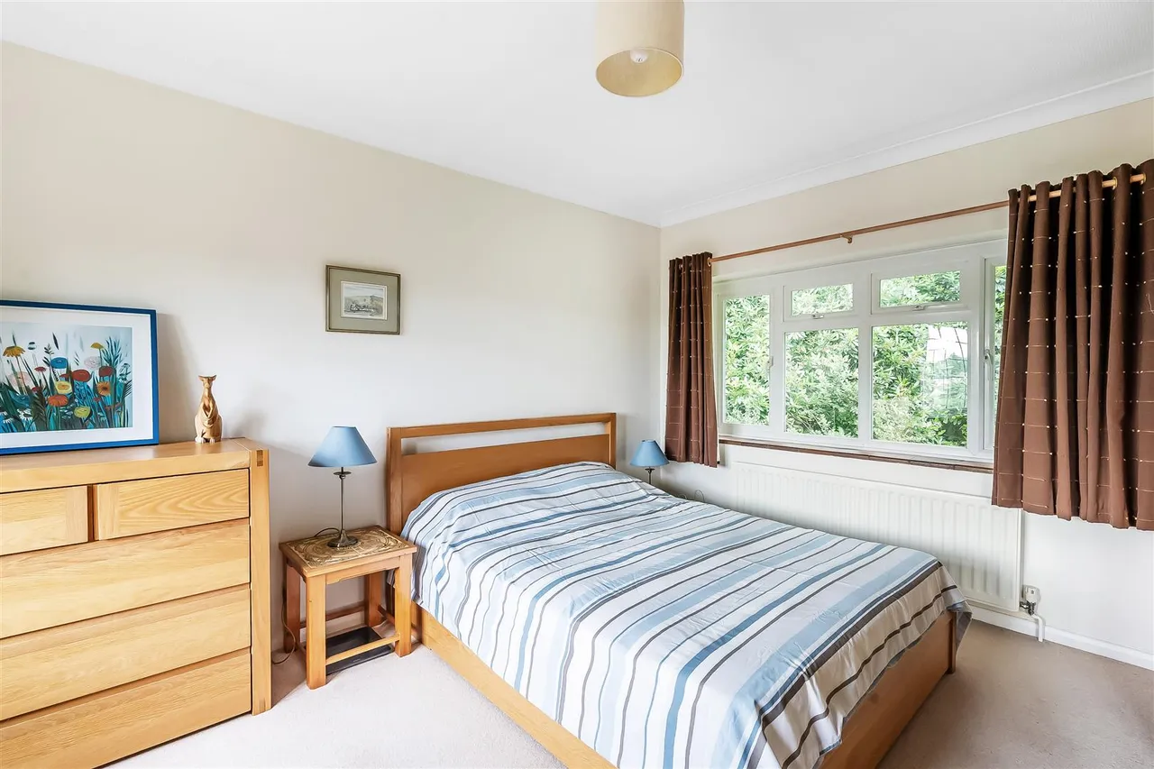 Elmhurst Drive, Dorking, RH4, photo 17