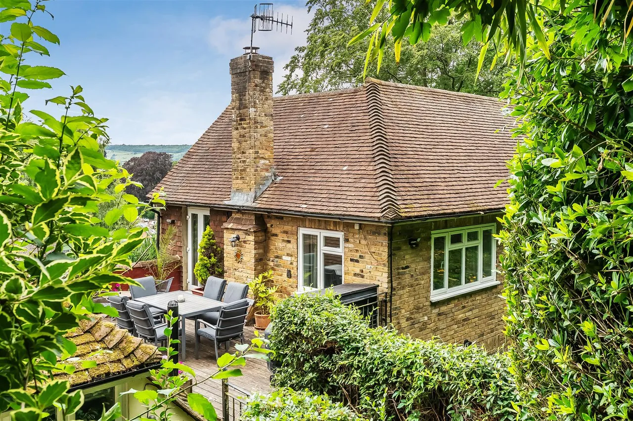 Elmhurst Drive, Dorking, RH4, photo 10