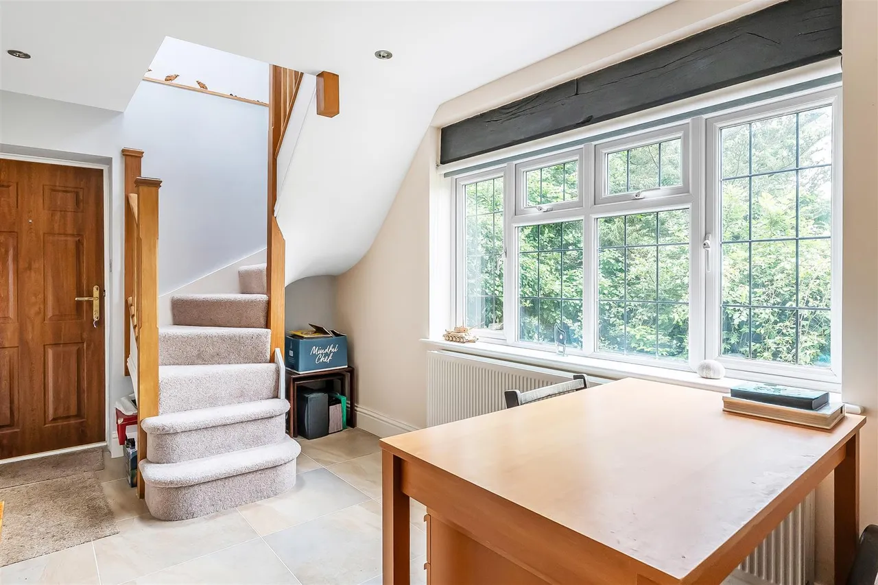Elmhurst Drive, Dorking, RH4, photo 15