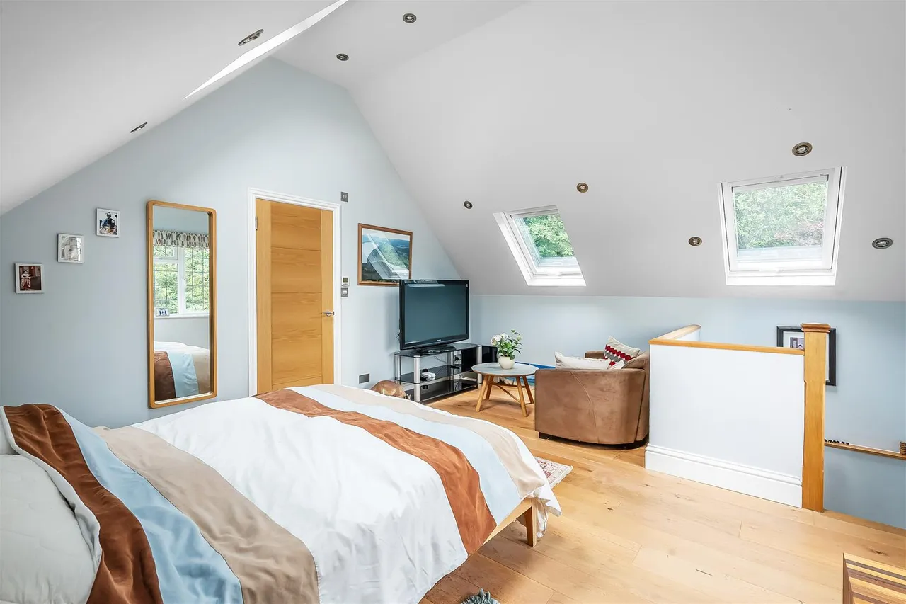 Elmhurst Drive, Dorking, RH4, photo 6