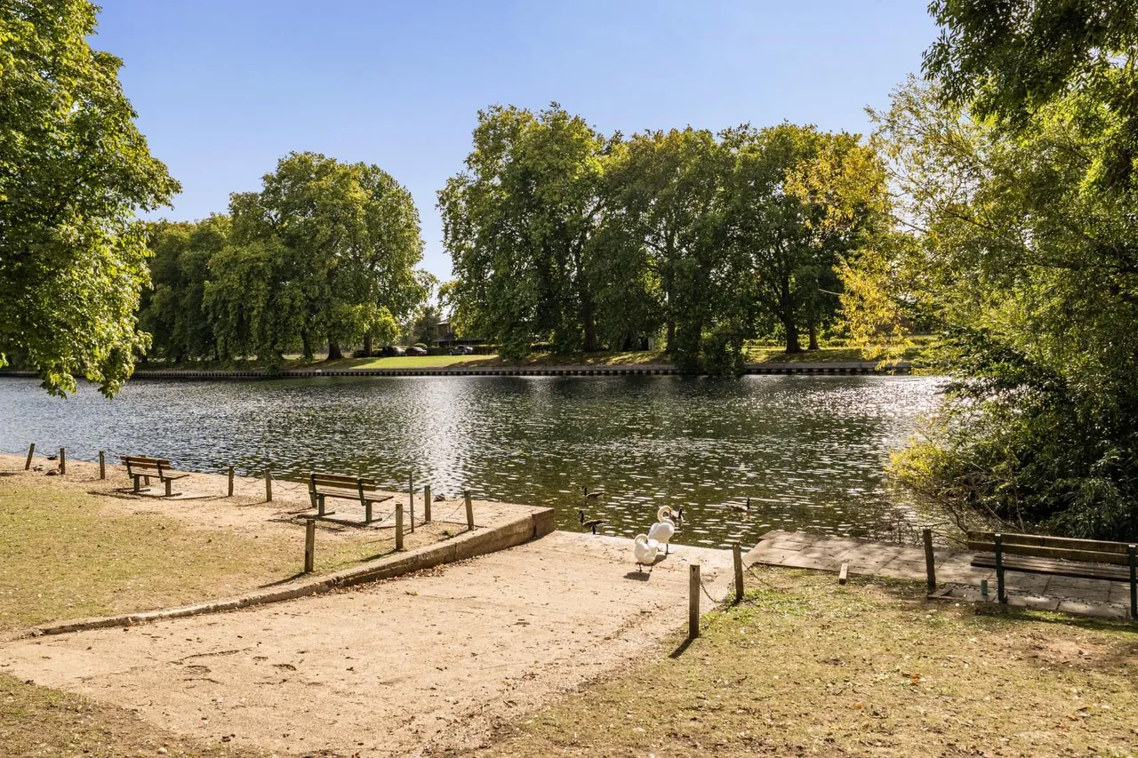Queens Road, Datchet, photo 13