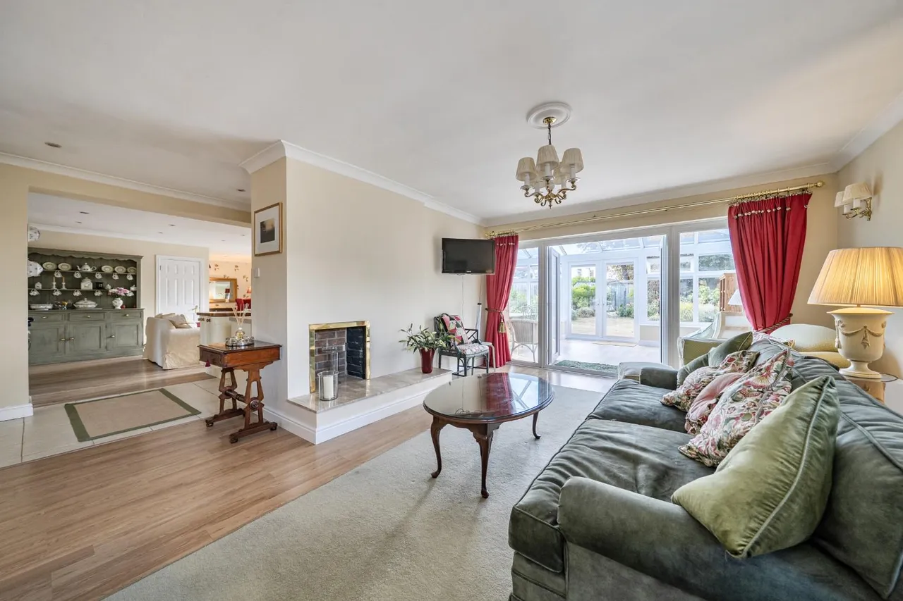 Queens Road, Datchet, photo 2