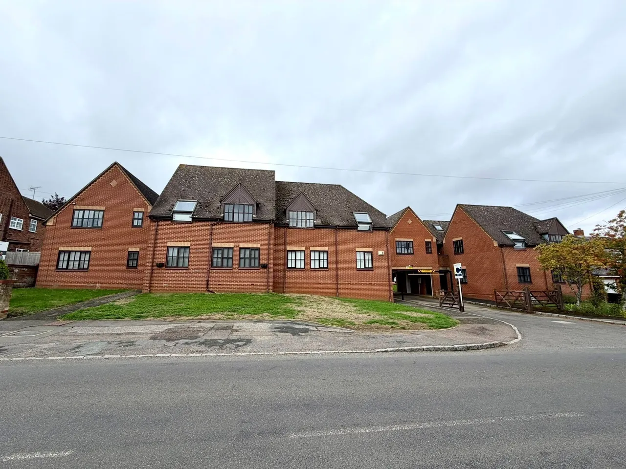 2 bed flat to rent, Newman Court, MK17