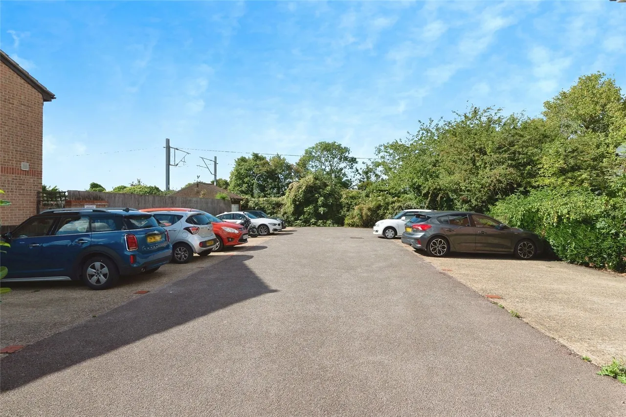 Lesney Gardens, Rochford, Essex, SS4, photo 8