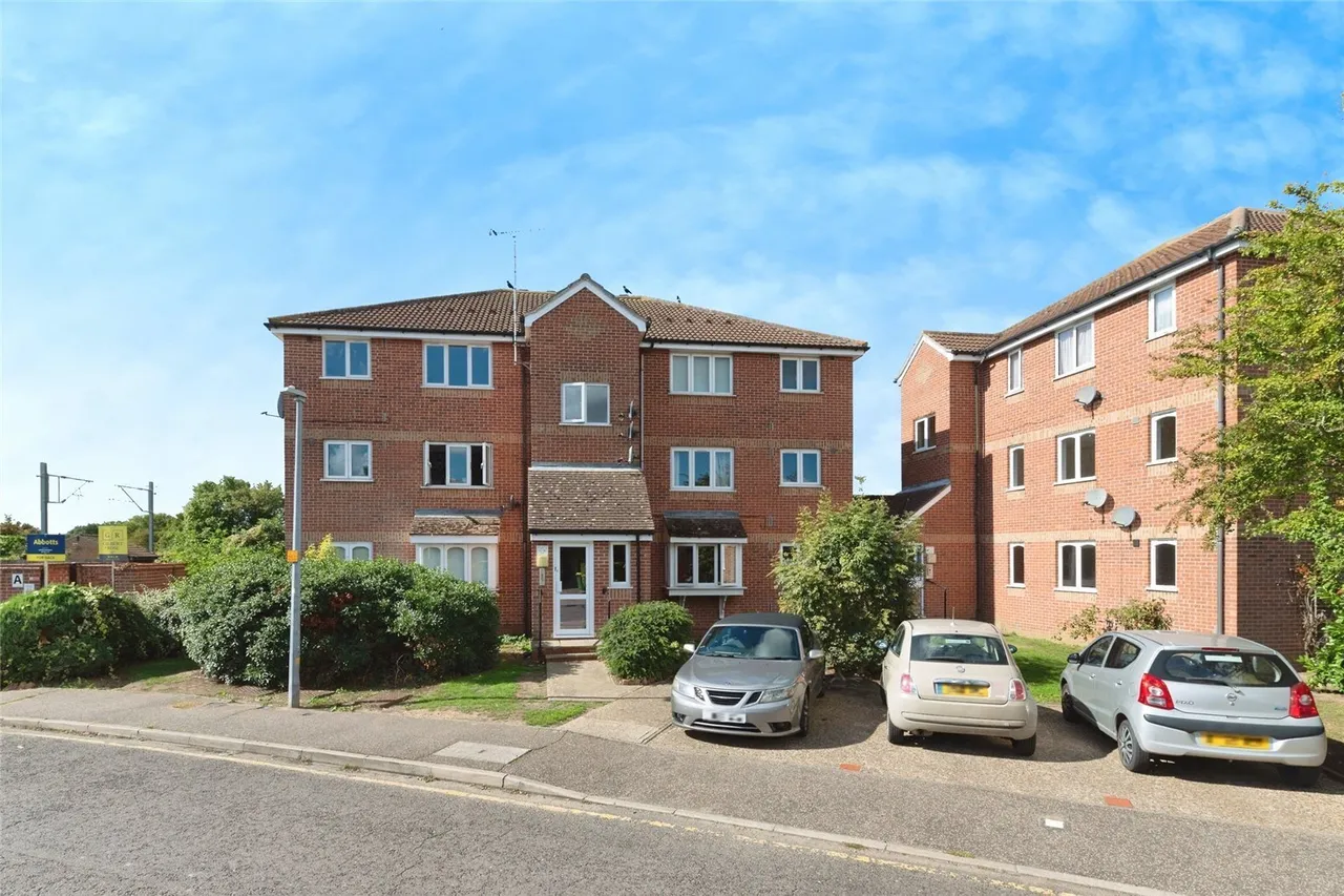 1 bed flat for sale — Lesney Gardens, Rochford, Essex, SS4