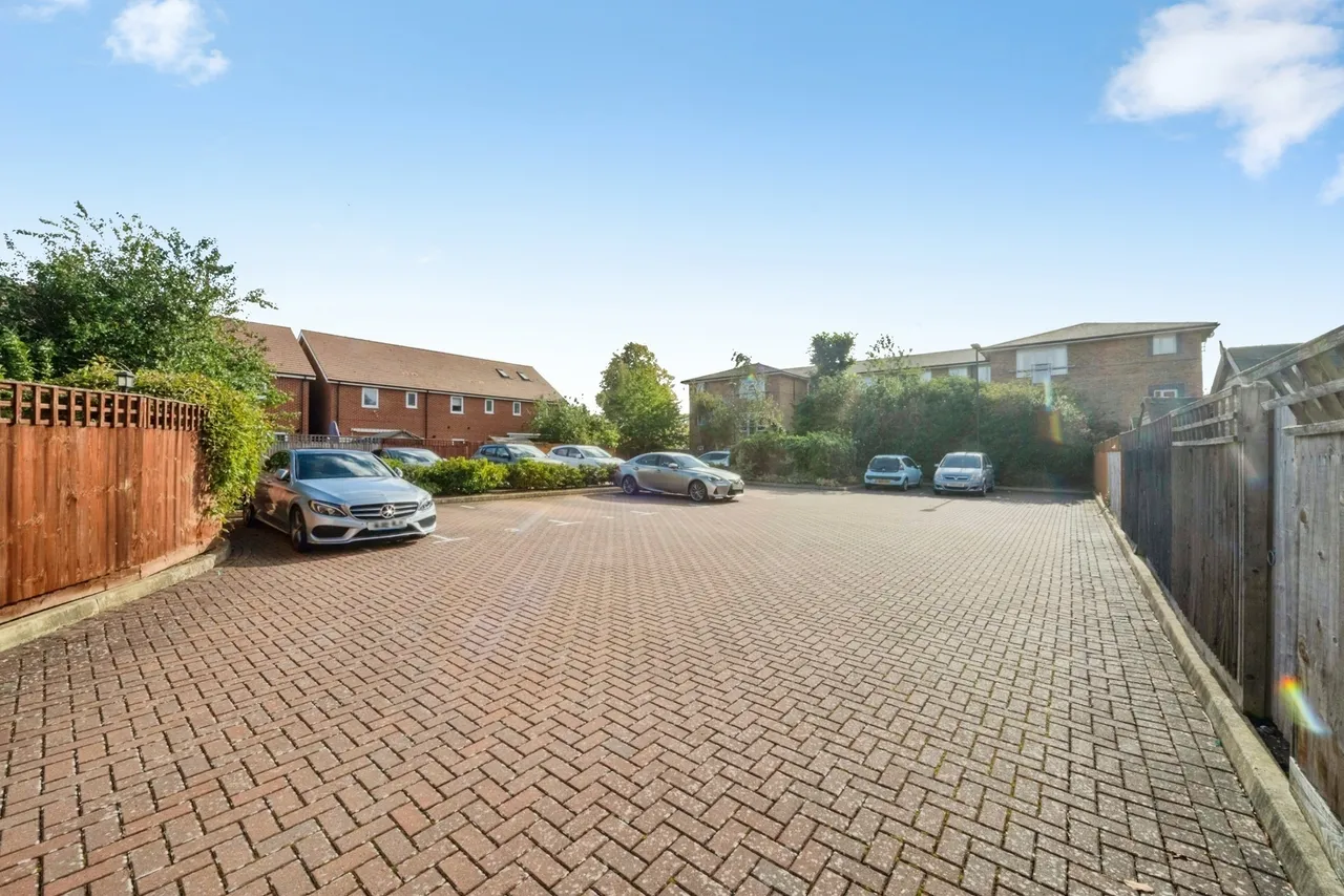 Bowling Green Close, Milton Keynes, MK2, photo 17
