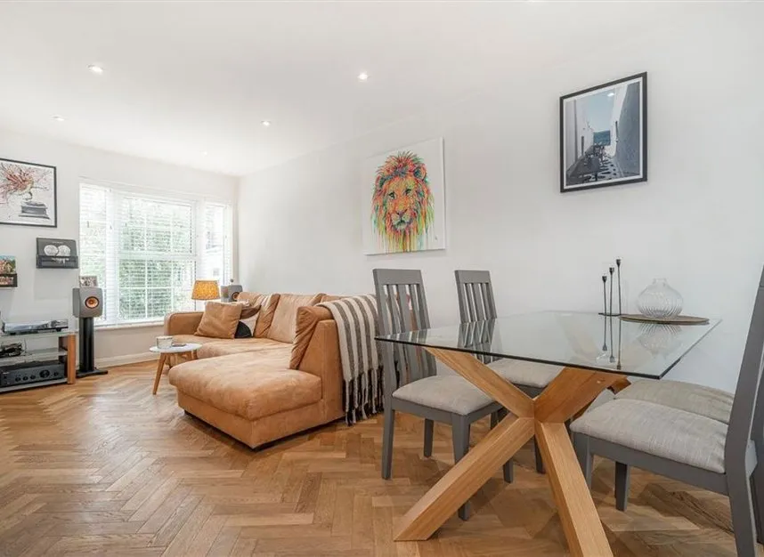 Chatsworth Place, Teddington, TW11, photo 4
