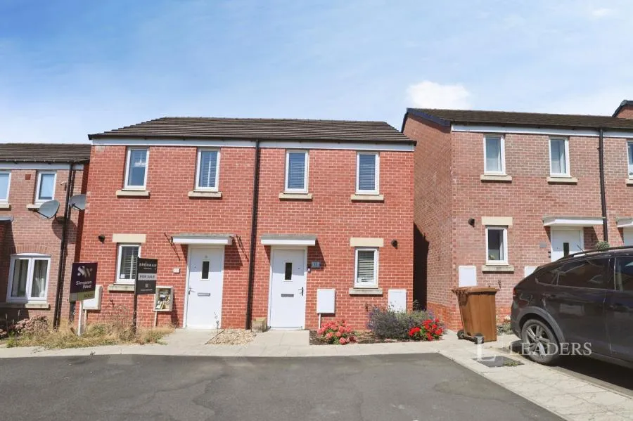 2 bed house to rent, Silvester Road, Weldon, NN17