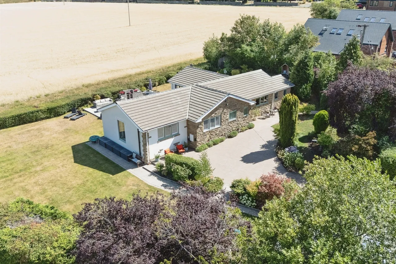 3 bed house for sale — Ninevah Lane, Badsworth, Pontefract