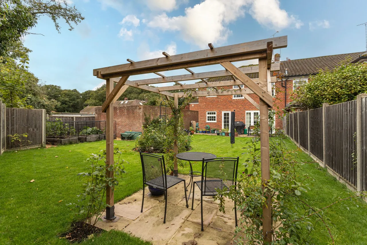Kiln Gardens, Hartley Wintney, Hook, RG27 8RG, photo 12
