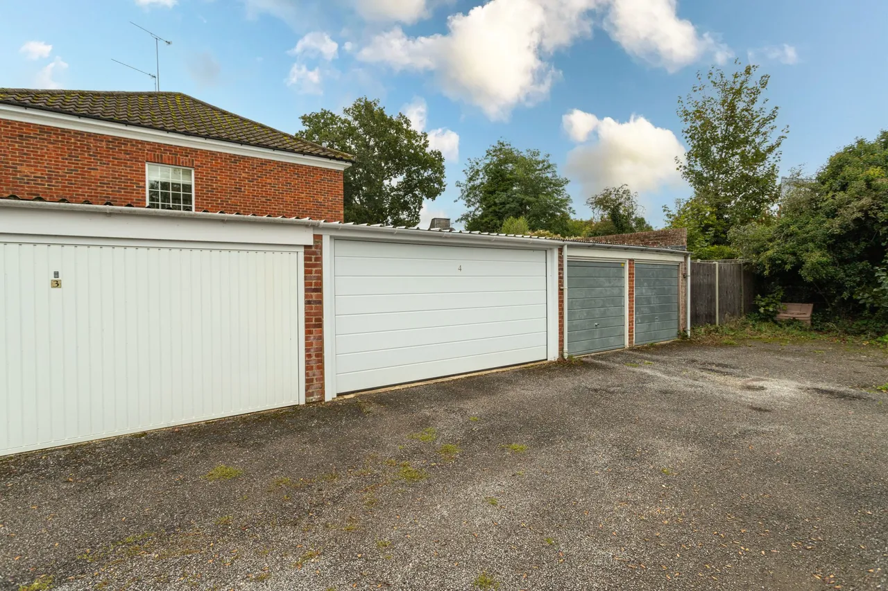 Kiln Gardens, Hartley Wintney, Hook, RG27 8RG, photo 14