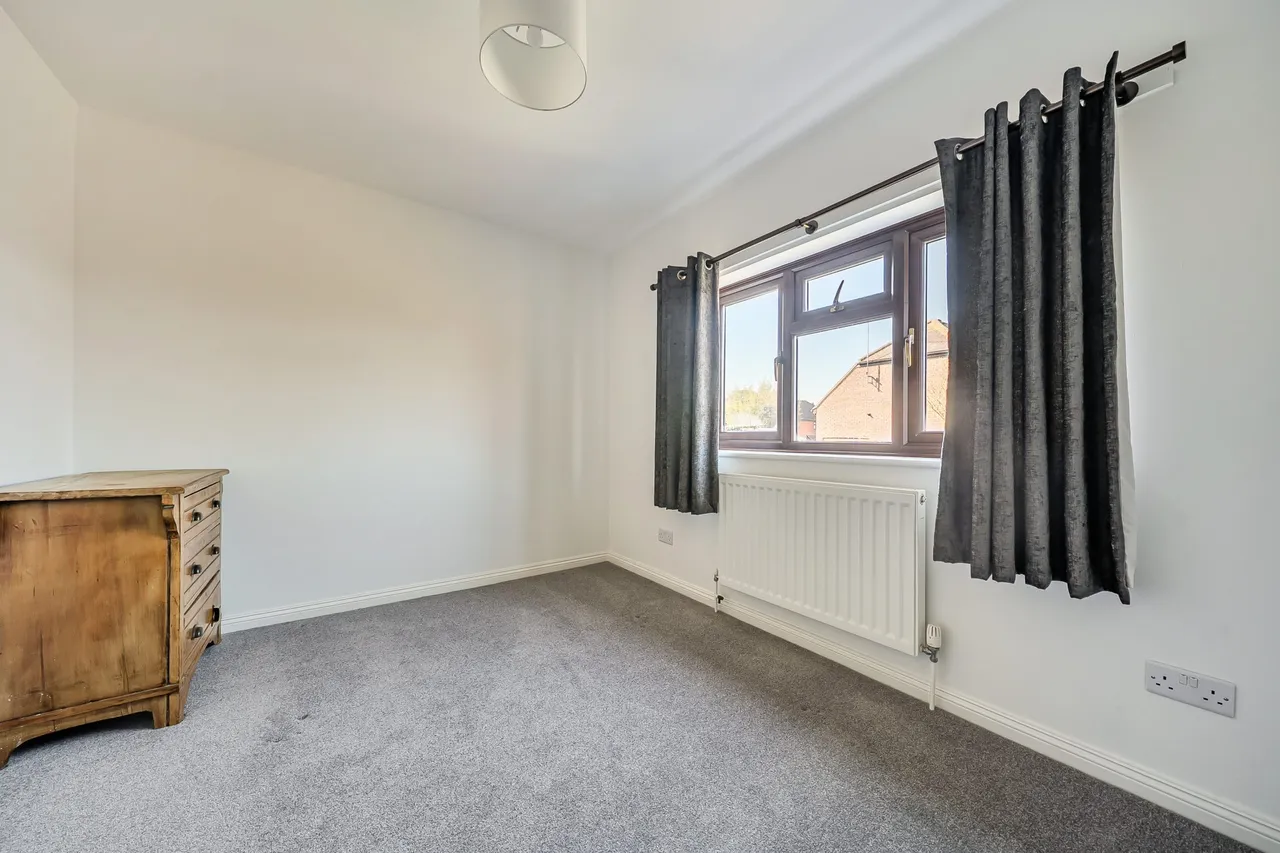 London Road, Odiham, Hook, RG29 1AJ, photo 5