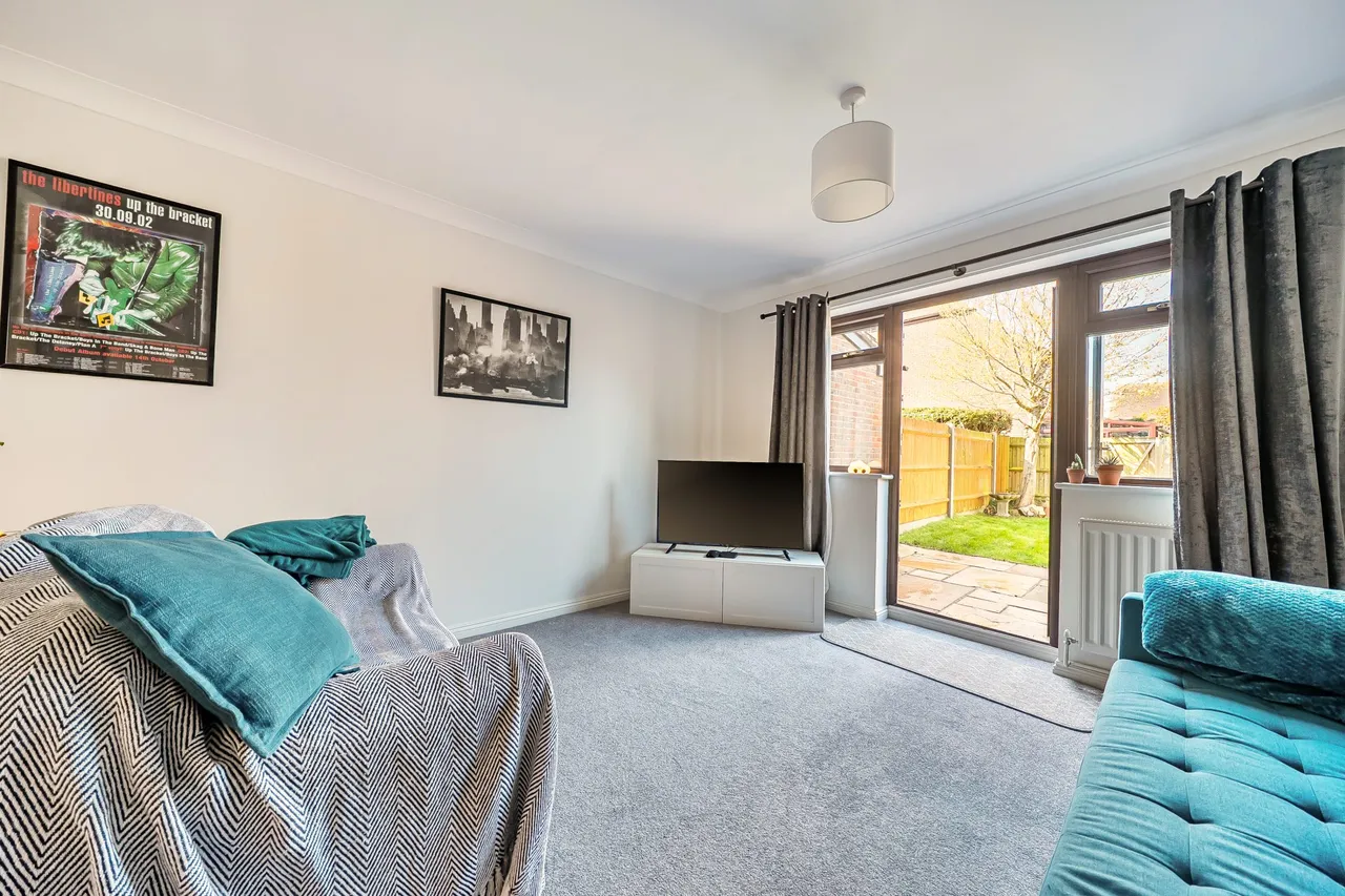 London Road, Odiham, Hook, RG29 1AJ, photo 2