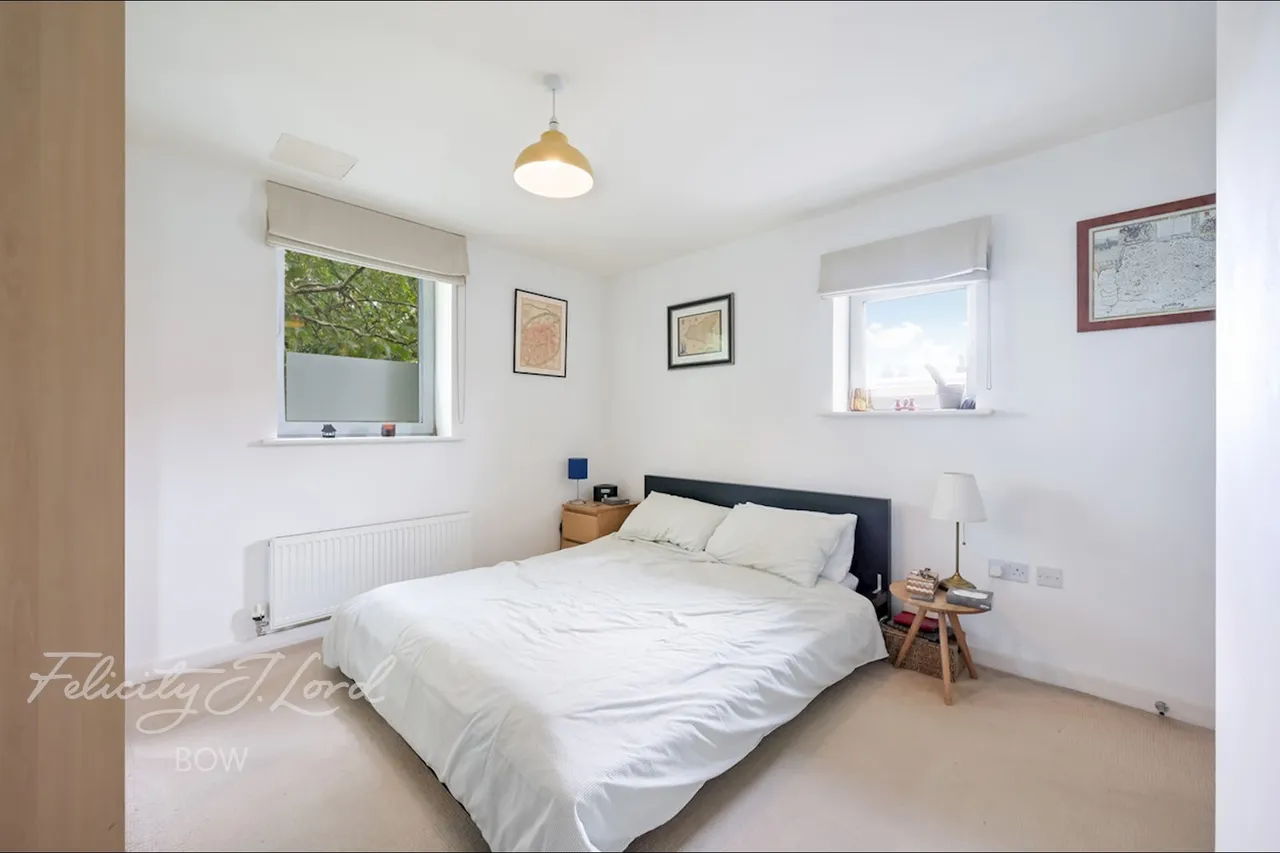 Bow Road, London, E3, photo 5