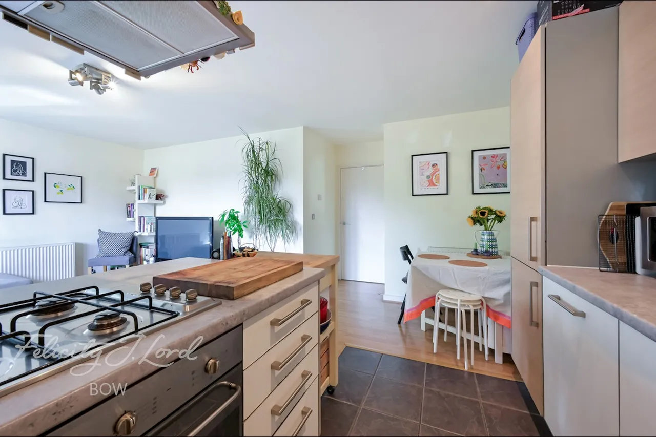 Bow Road, London, E3, photo 9