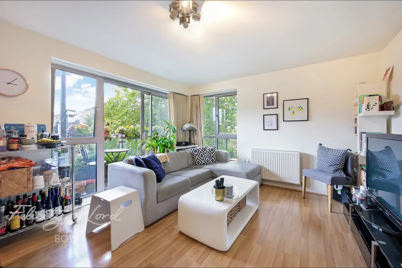 2 bed flat for sale, Bow Road, London, E3
