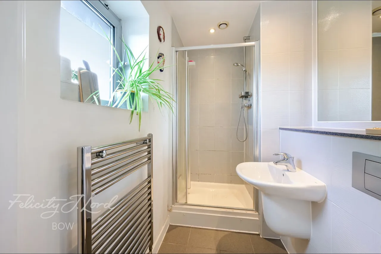 Bow Road, London, E3, photo 6