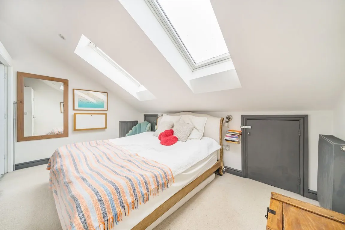 Percy Road, TW12, photo 6
