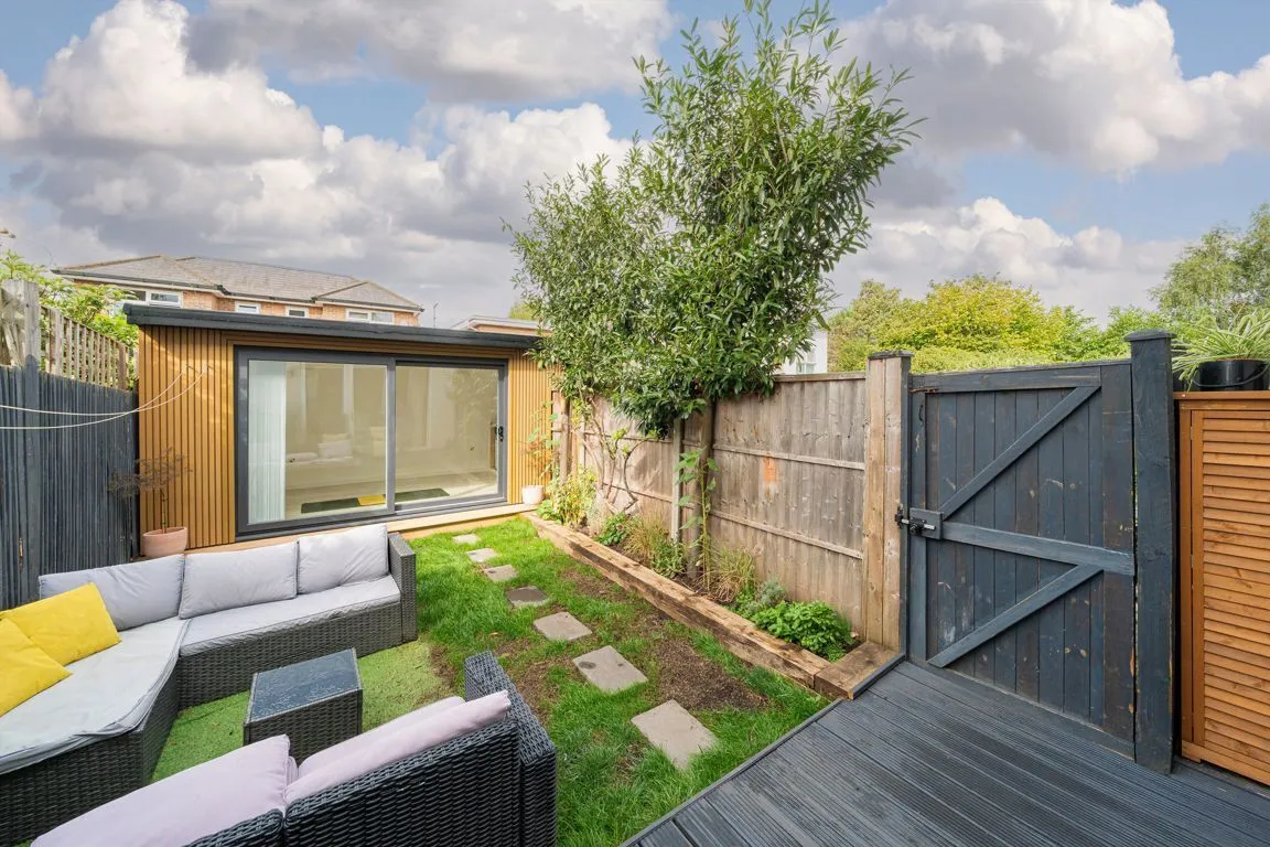 Percy Road, TW12, photo 8