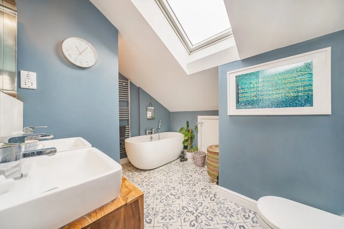 Percy Road, TW12, photo 7