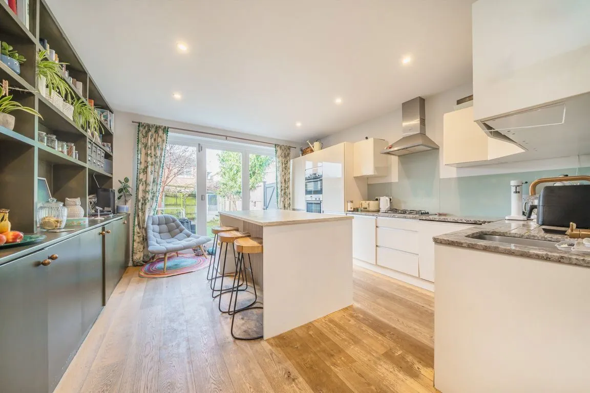 Percy Road, TW12, photo 4