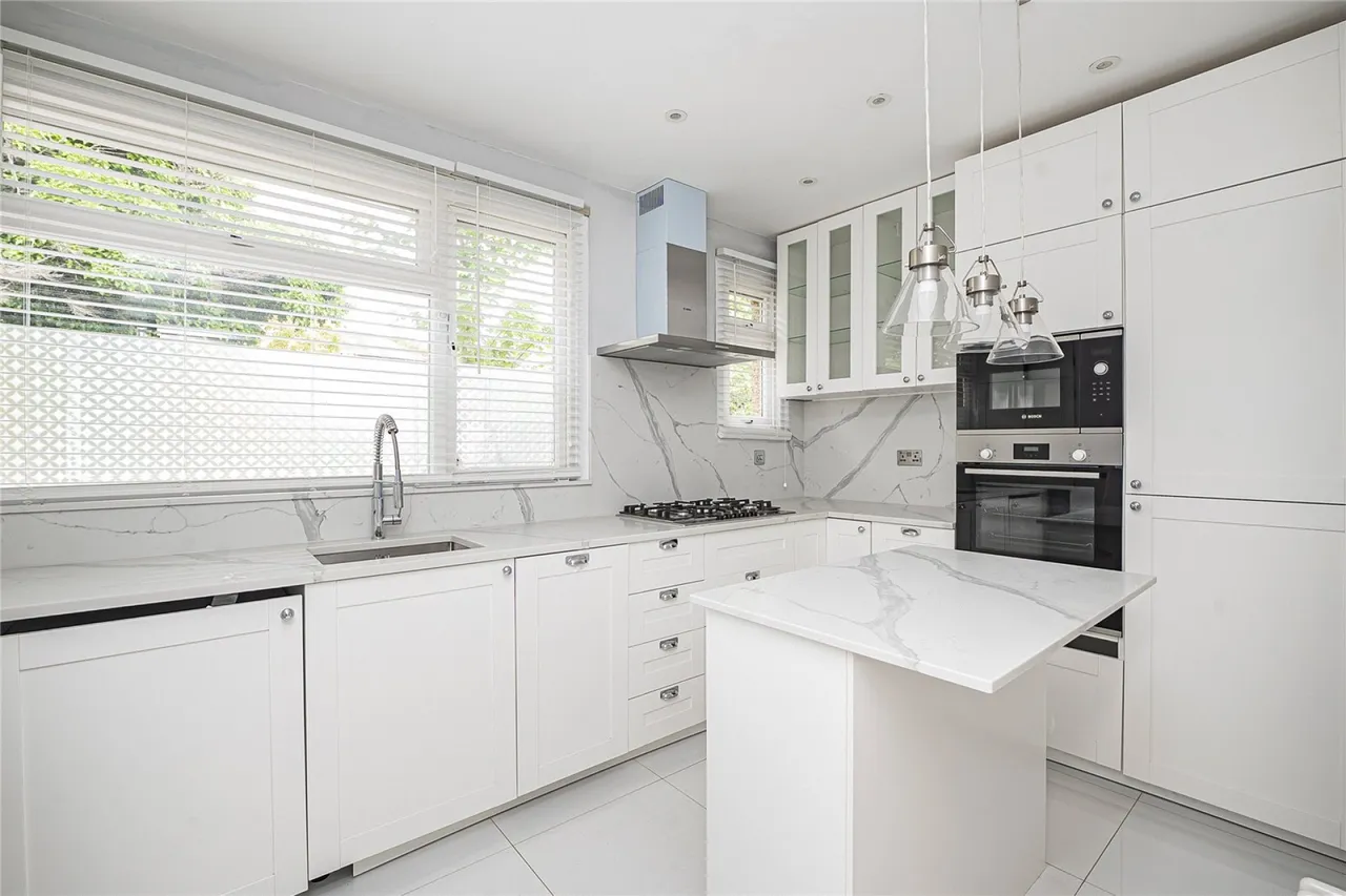 2 bed flat for sale, Liberty Avenue, London