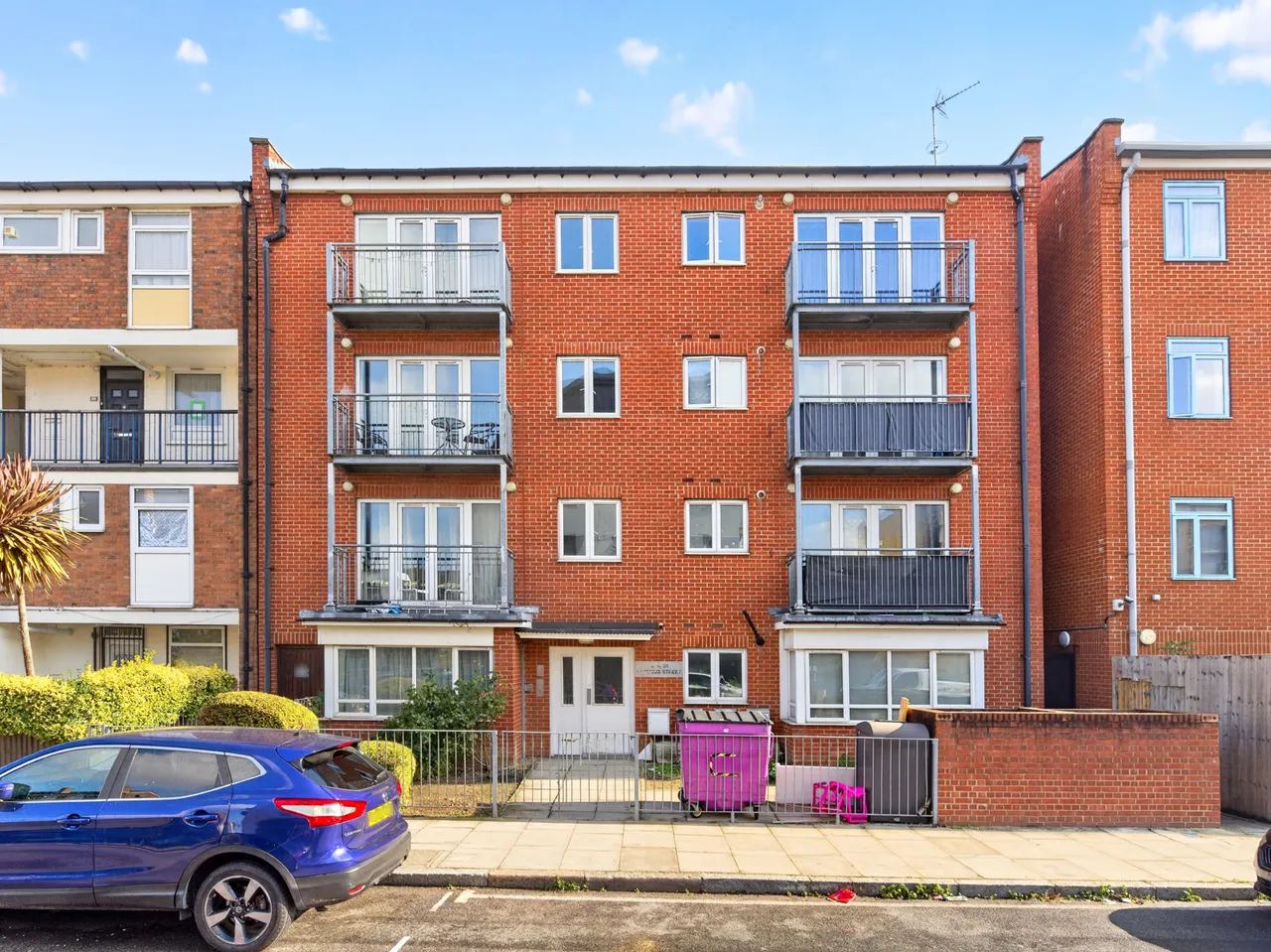 2 bed flat to rent, Glaucus Street, London, E3
