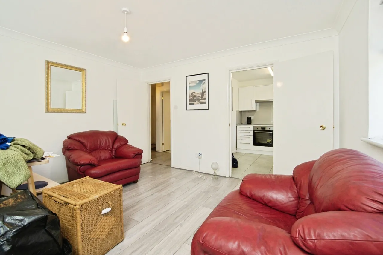 Fairbairn Close, Purley, CR8, photo 9