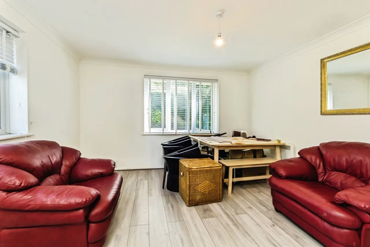 Fairbairn Close, Purley, CR8, photo 2