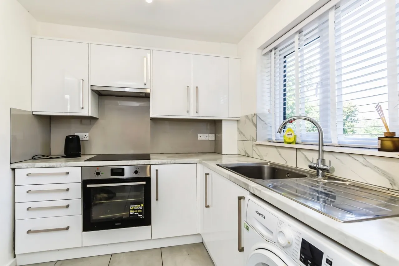Fairbairn Close, Purley, CR8, photo 4