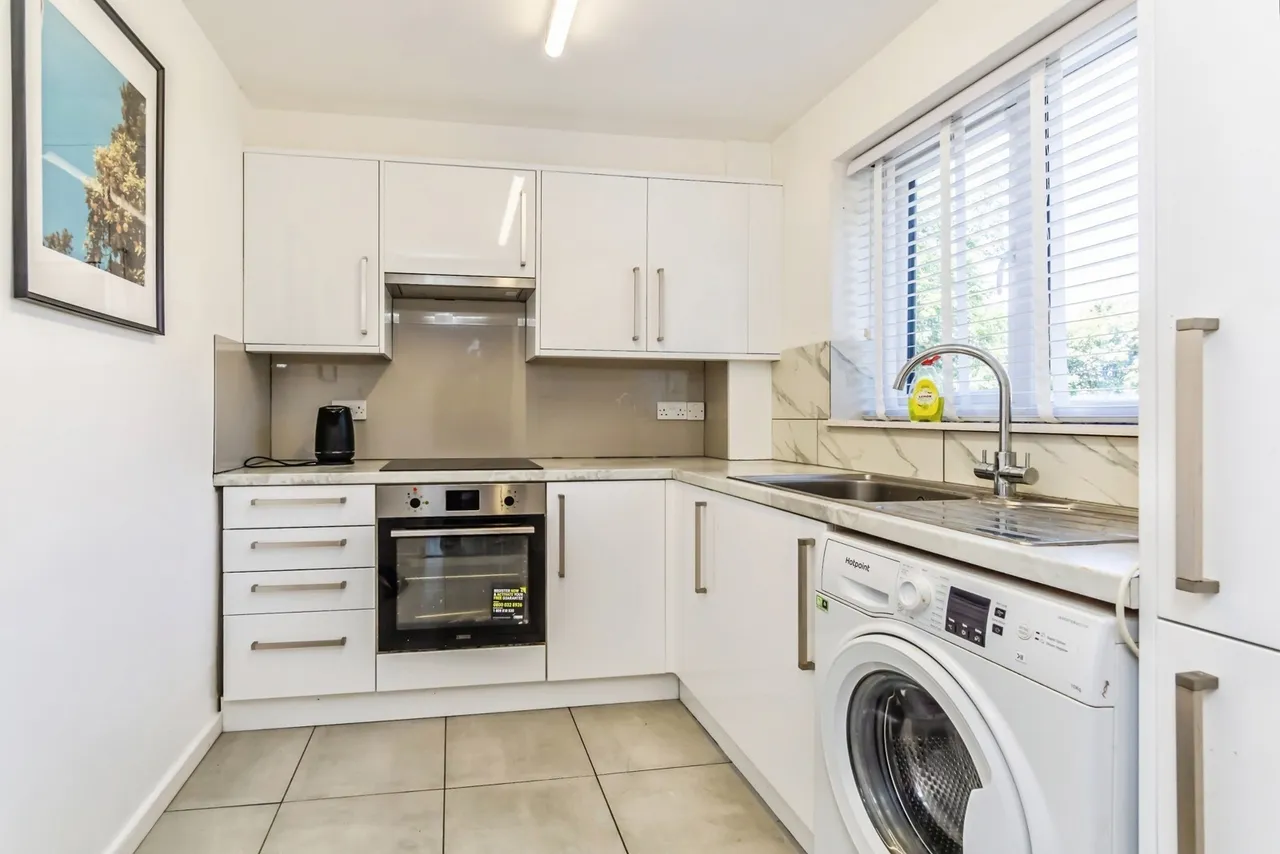 Fairbairn Close, Purley, CR8, photo 8