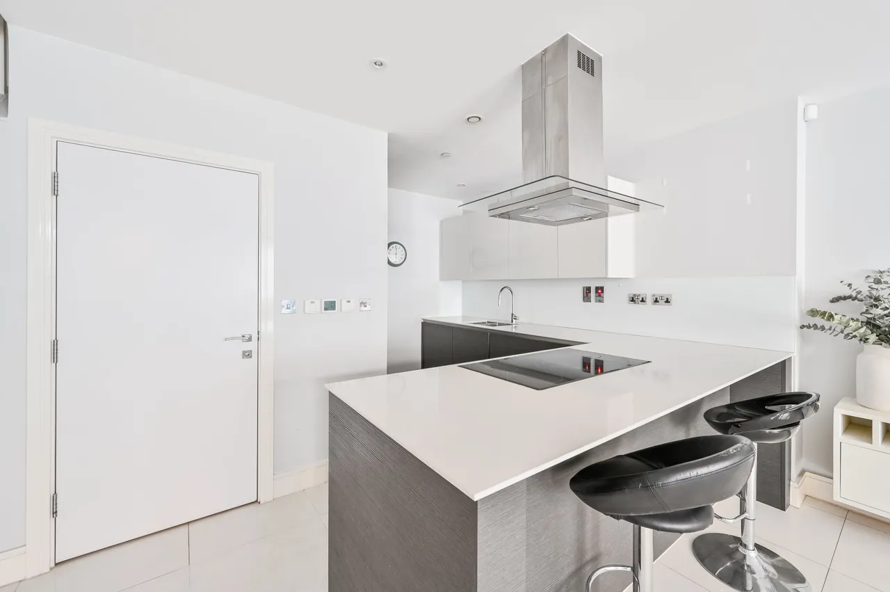 13 Rampart Street, London, photo 6