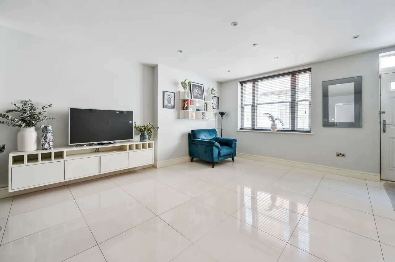 13 Rampart Street, London, photo 4