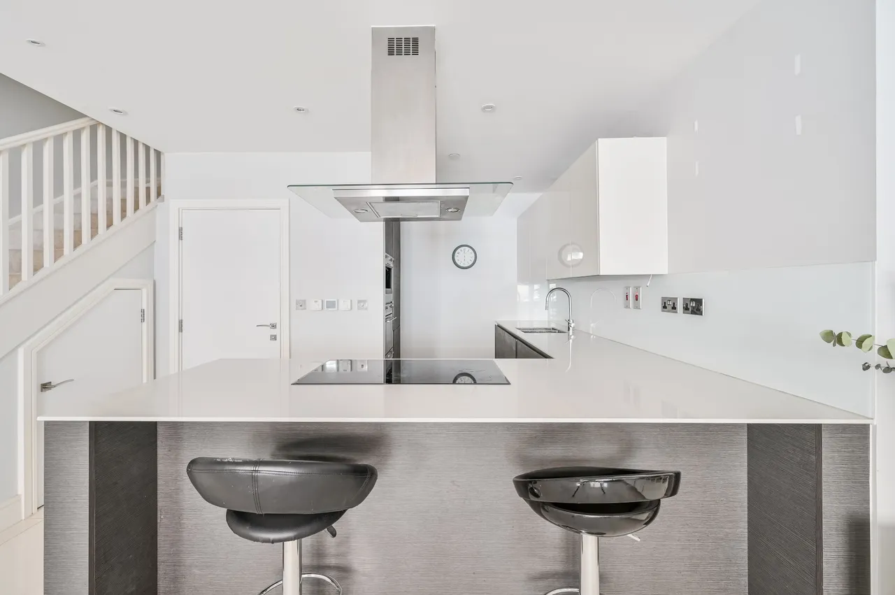 13 Rampart Street, London, photo 5
