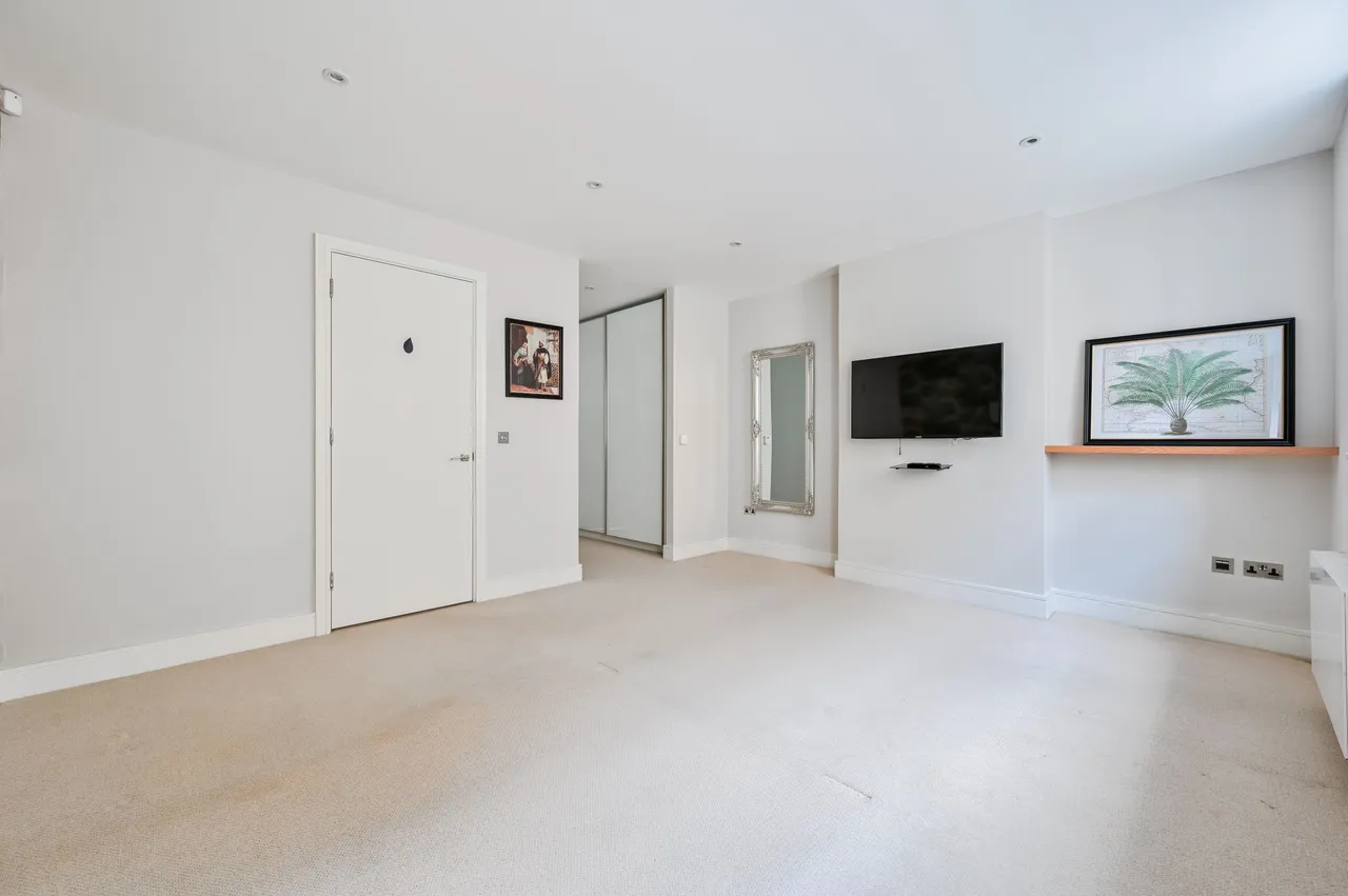 13 Rampart Street, London, photo 8