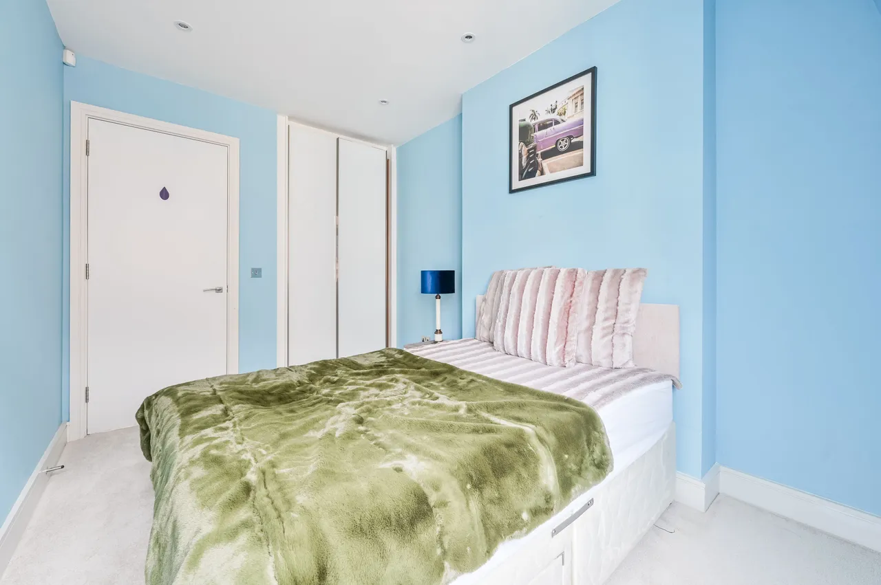13 Rampart Street, London, photo 12