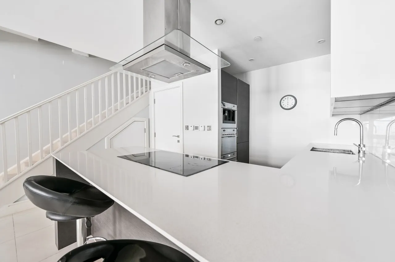13 Rampart Street, London, photo 2